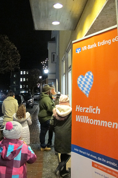 Nacht der Wunschsterne bei unserer VR-Bank Erding eG - Eingangsbereich