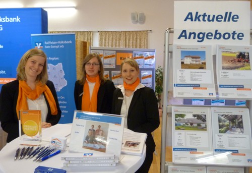 Mitarbeiterinnen der Raiffeisen-Volksbank Isen-Sempt eG