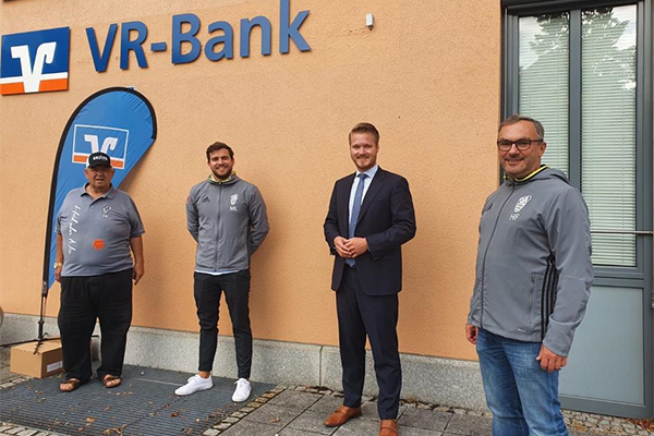 Projekt "Tribünenüberdachung am Sportzentrum Anzing" - VR-Bank Erding eG Projekt "Tribünenüberdachung am Sportzentrum Anzing" - VR-Bank Erding eG